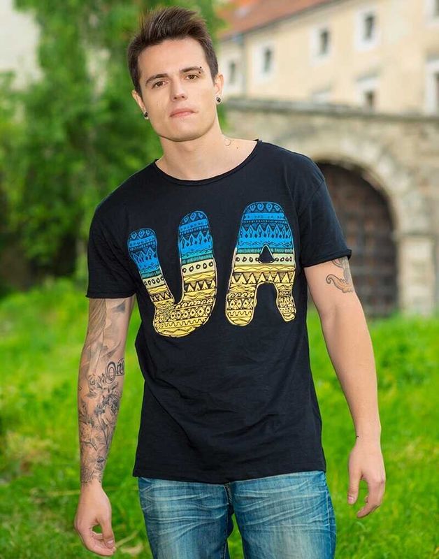 Чоловіча патріотична футболка: «UA синьо-жовта», чорна, S