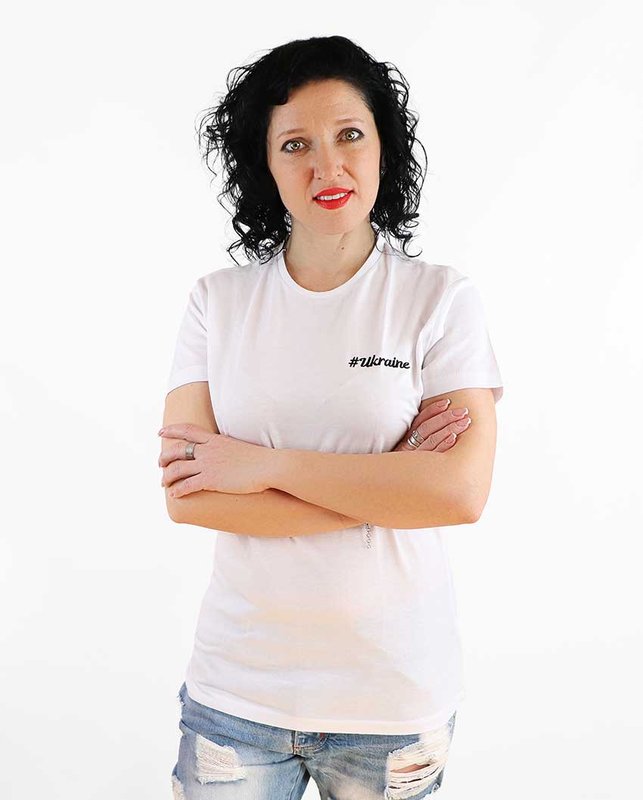 Damska koszulka z wyhaftowanym #Ukraine, biały, S