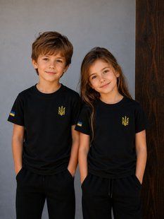 Black unisex cotton T-shirt for children with yellow Tryzub embroidery and a flag patch./3-4