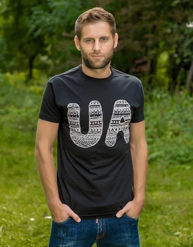 Чоловіча патріотична футболка: «UA», чорна, 4XL